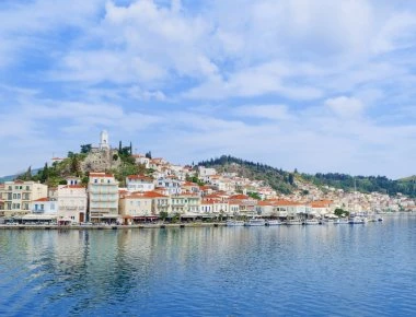 Πόρος: Απίστευτες εικόνες μετά το καθάρισμα των ακτών του νησίου - Δείτε τί ξέβρασε ο βυθός